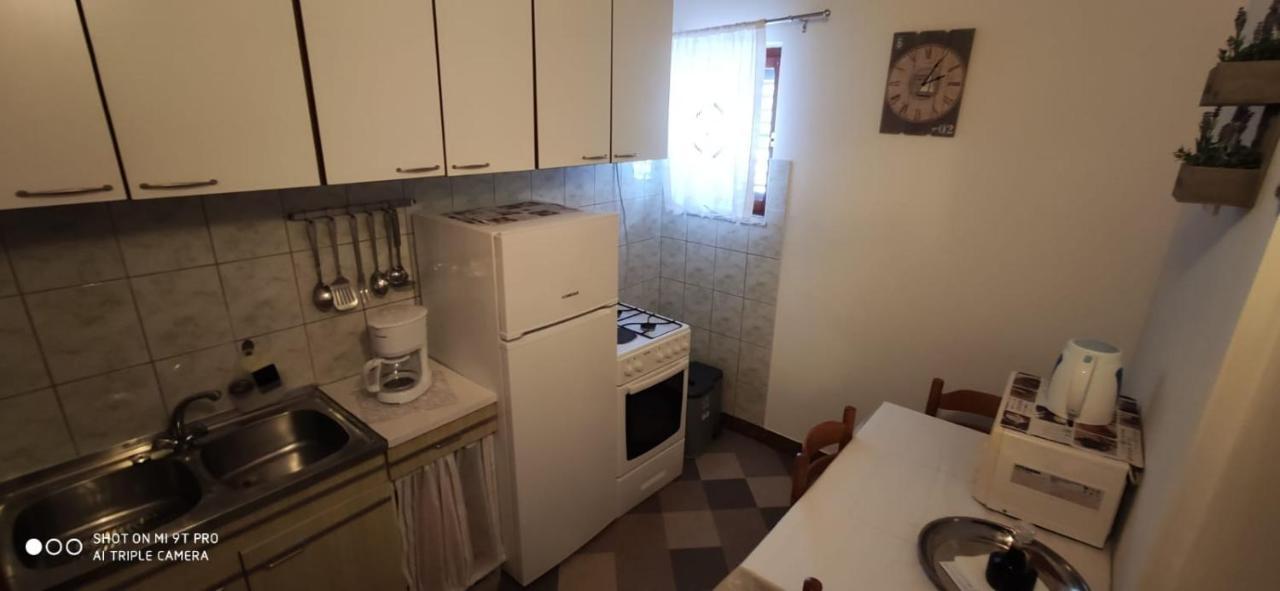Apartamento Leonarda Omiš Exterior foto