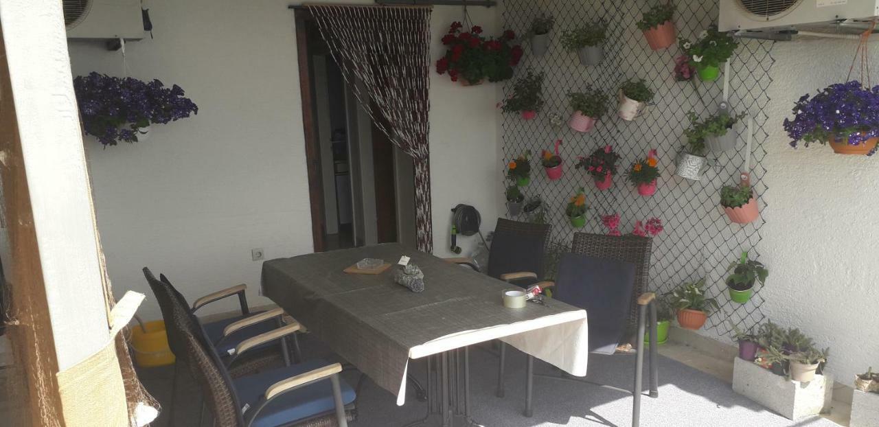 Apartamento Leonarda Omiš Exterior foto